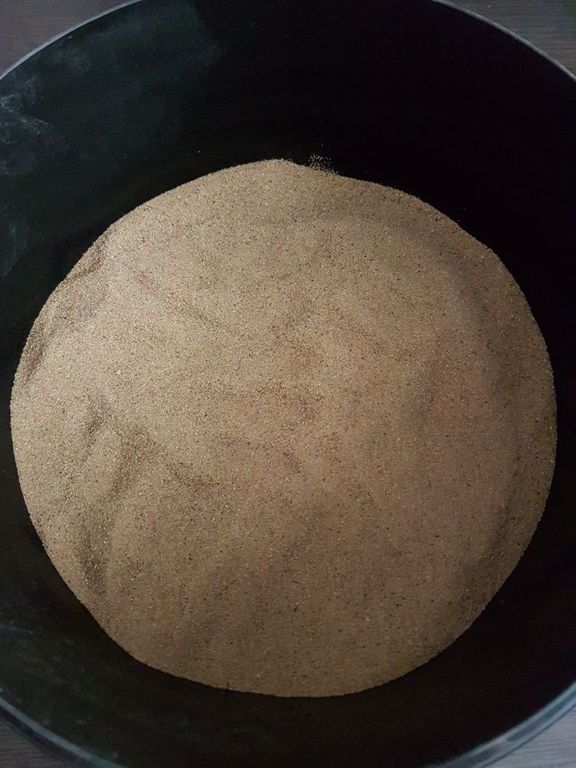 Песок кварцевый сухой очищенный для пескоструя 25 кг фракция 04-08 мм
