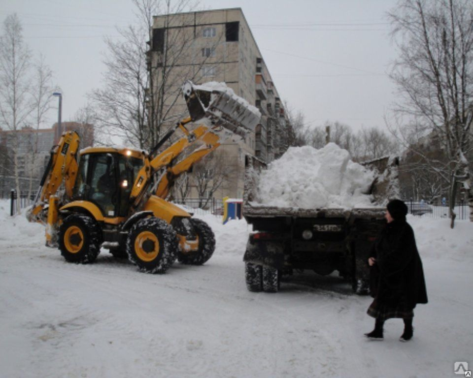 Погрузка снега в КАМАЗ