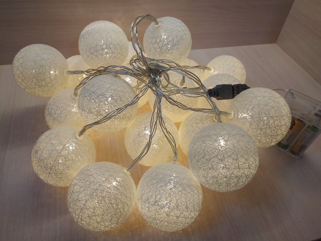 Хлопковые шарики: 16 декоративных идей для светящихся шариков в доме