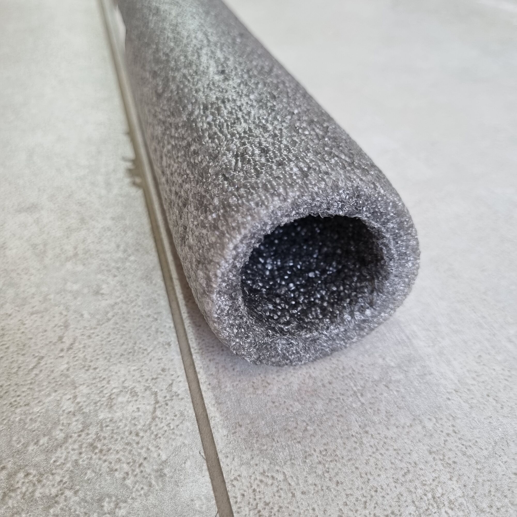 Теплоизоляция для труб из вспененного полиэтилена длина 2 м, 35х9 мм