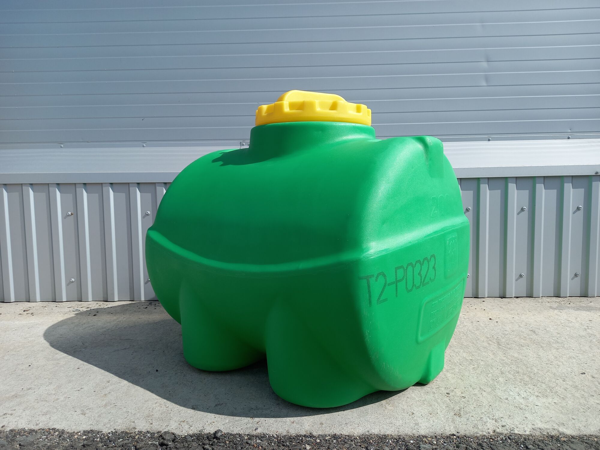 Бочка пластиковая 200 литров горизонтальной установки для хранения и транспортировки для воды, топлива, удобрений